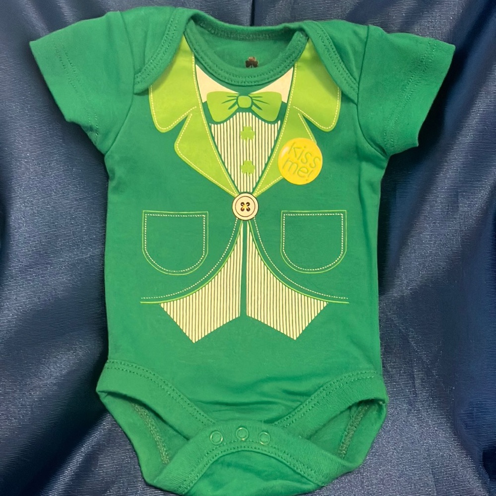 🍀Like New! St Patrick’s Day Onesie